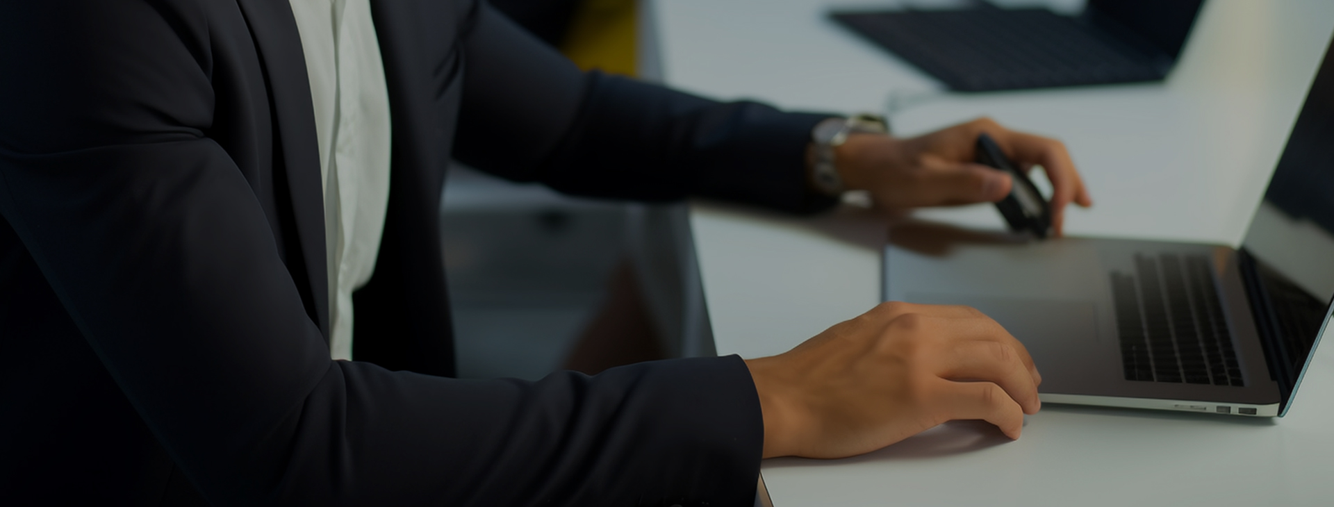 联系我们背景图