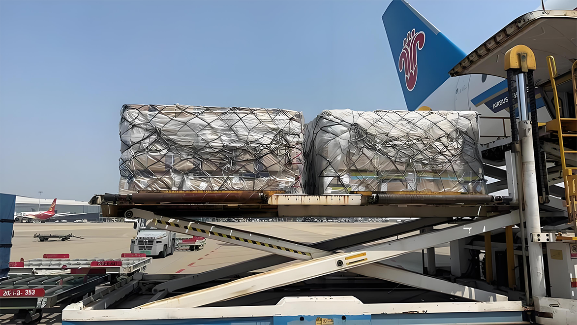 国际货运公司创新升级，推出数字化服务平台，开启智慧物流新篇章