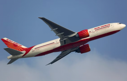 接到上汽集团的运输需求后，专属客户经理次日抵达厂区对接。针对发动机活塞易生锈的特性，采用防锈油喷涂+防锈纸包裹+真空封装的三重防护，密封件单独用硅胶干燥剂防潮。单证环节，重点准备印度进口所需的BIS认证文件，提前与新德里海关沟通确认清关要求。订舱时选择印度航空上海至新德里直飞航班，4小时内确认舱位。货物入仓后，快速完成...