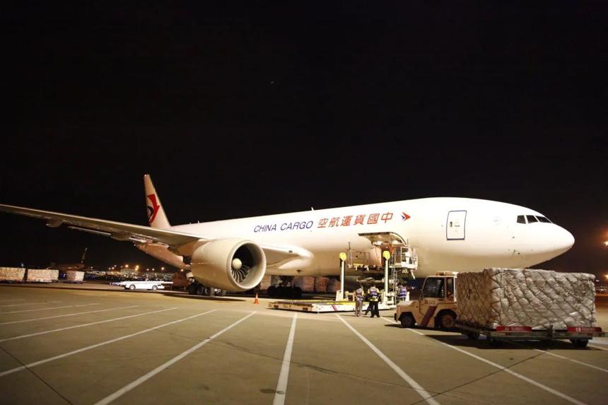 广州到英国伦敦服装面料 DDU 空运专线到门